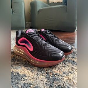 NIKE Air Max 720 Black Laser Fuchia